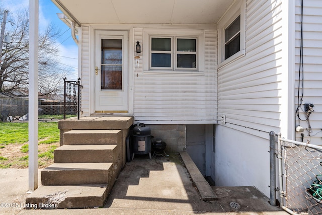 634 Ervay Ave, Louisville, KY 40217 - entrance to property with fence
