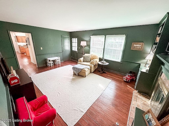 8602 Banbridge Rd, Louisville, KY 40242 - living area with wood finished floors and baseboards