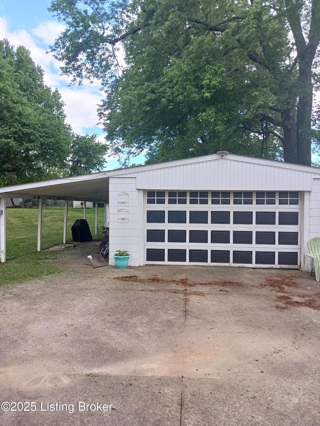7702 Edna M Rd, Louisville, KY 40258 - garage featuring a detached garage and driveway
