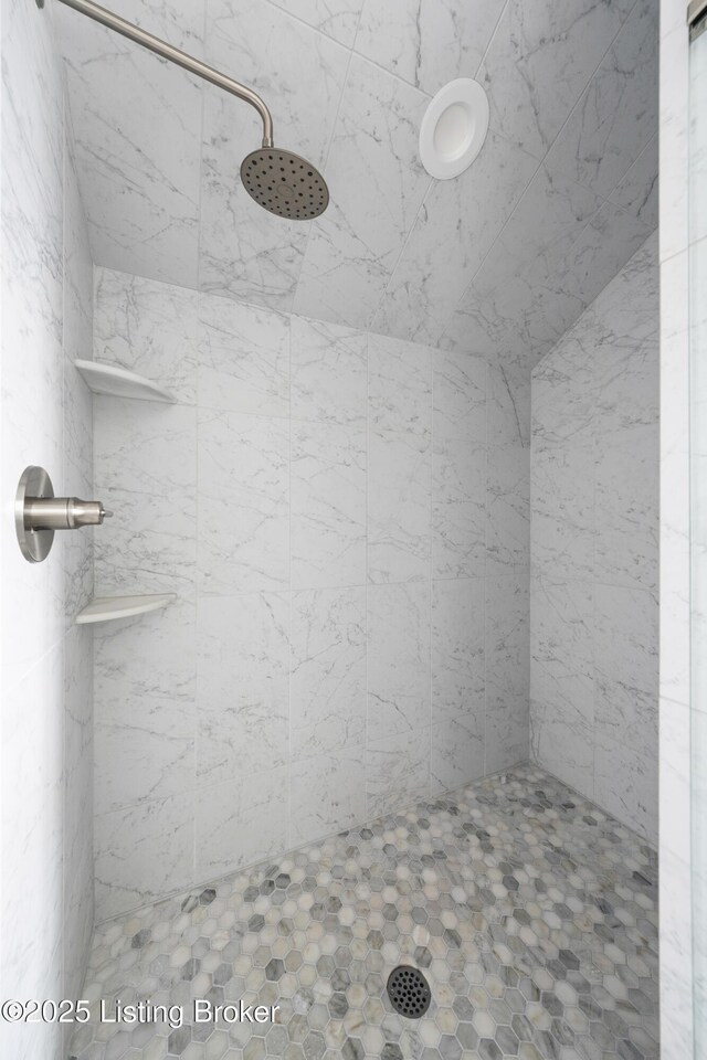 11006 Monkshood Dr, Prospect, KY 40059 - full bath with tiled shower