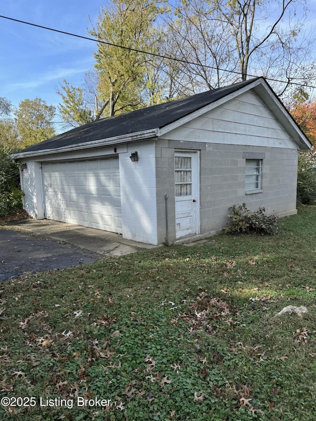 216 Bonnie Ln, Louisville, KY 40218 - view of detached garage