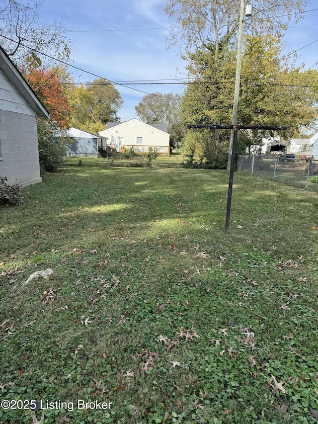 216 Bonnie Ln, Louisville, KY 40218 - view of yard