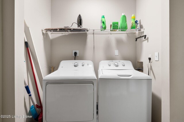 1136 Euclid Ave, Louisville, KY 40208 - laundry room with independent washer and dryer