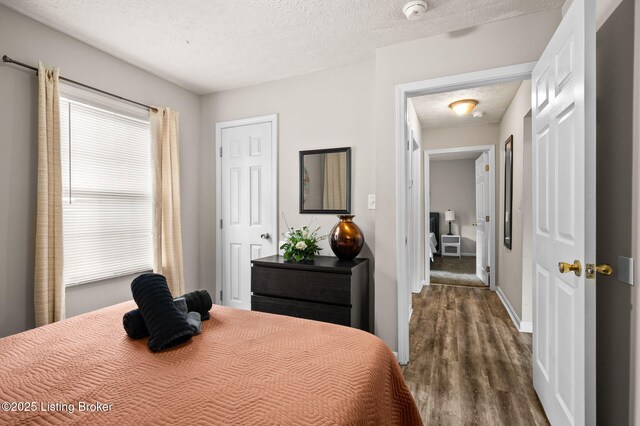 1136 Euclid Ave, Louisville, KY 40208 - bedroom with dark wood finished floors, a textured ceiling, and baseboards
