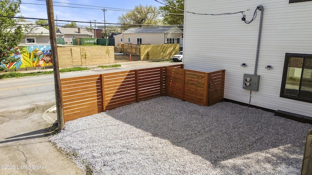530-532 E Burnett Ave, Louisville, KY 40217 - view of patio with fence