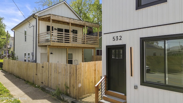 530-532 E Burnett Ave, Louisville, KY 40217 - doorway to property with a balcony and fence