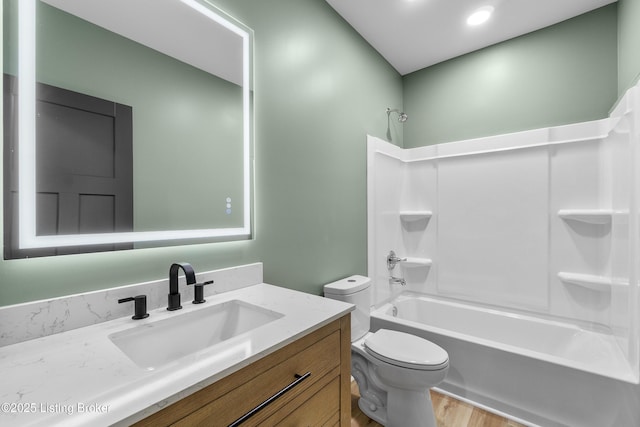 530-532 E Burnett Ave, Louisville, KY 40217 - bathroom featuring wood finished floors, toilet, vanity, and tub / shower combination