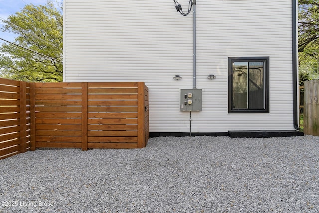 530-532 E Burnett Ave, Louisville, KY 40217 - view of home's exterior with fence