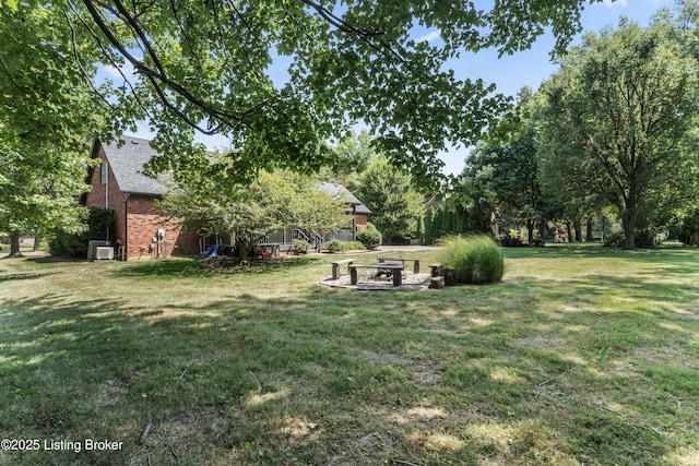 1609 Tall Oaks Dr, Jeffersonville, IN 47130 - view of green lawn