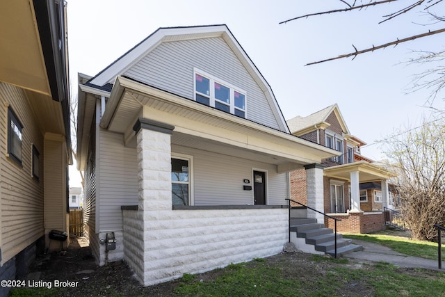 426 E Oak St, Louisville, KY 40203 - view of front of property with covered porch and a gambrel roof