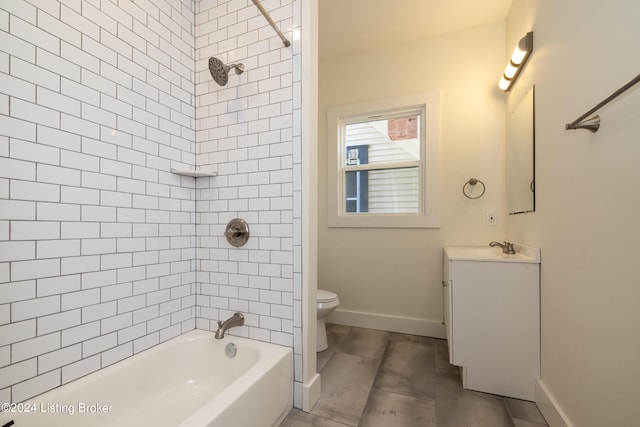 426 E Oak St, Louisville, KY 40203 - bathroom featuring toilet, baseboards, vanity, and shower / bathtub combination
