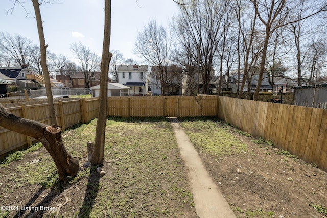 426 E Oak St, Louisville, KY 40203 - fenced yard with a residential view