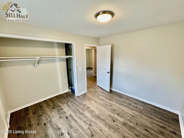 105 Rizer Ave, Springfield, KY 40069 - unfurnished bedroom featuring wood finished floors, a closet, and baseboards