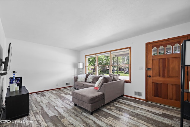 2700 Bagby Way, Louisville, KY 40216 - living area with wood finished floors and baseboards