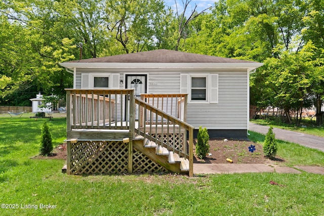 6614 Putman St, Louisville, KY 40216 - view of front of home featuring a front yard and roof with shingles