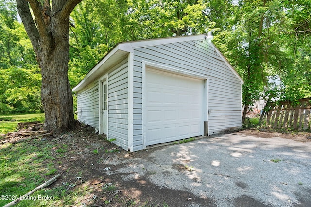 6614 Putman St, Louisville, KY 40216 - view of detached garage