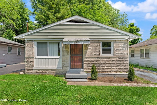 1037 Kaiser Ct, Louisville, KY 40211 - bungalow with stone siding and a front lawn