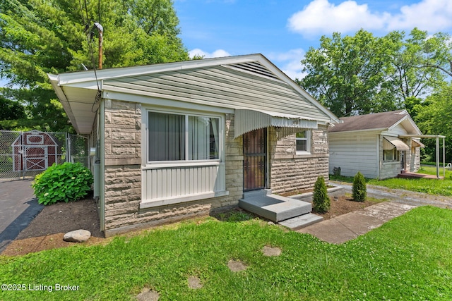 1037 Kaiser Ct, Louisville, KY 40211 - view of front of property featuring a gate and stone siding