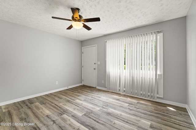 1037 Kaiser Ct, Louisville, KY 40211 - spare room featuring ceiling fan, wood finished floors, a textured ceiling, and baseboards