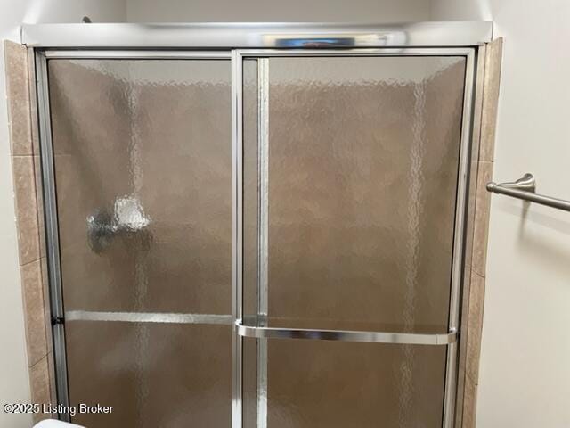 1505 La Fontenay Ct, Louisville, KY 40223 - bathroom featuring a shower stall