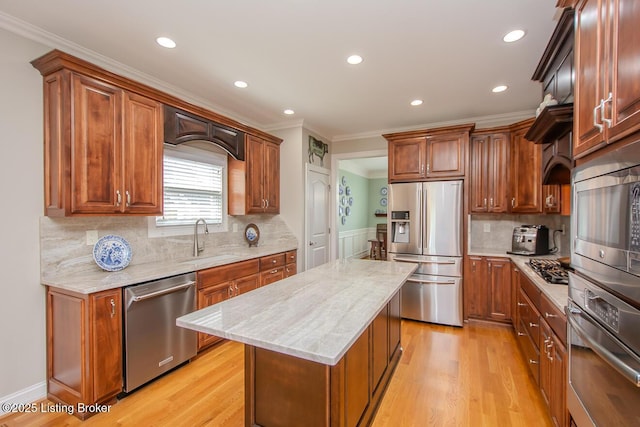 18705 Weymuth Ln, Louisville, KY 40245 - kitchen featuring appliances with stainless steel finishes, a sink, crown molding, a center island, and light wood-style floors