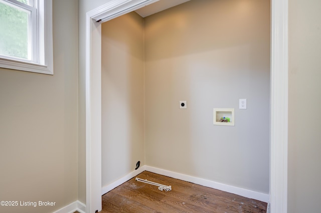 474 N 29th St, Louisville, KY 40212 - laundry area featuring wood finished floors, electric dryer hookup, washer hookup, and baseboards
