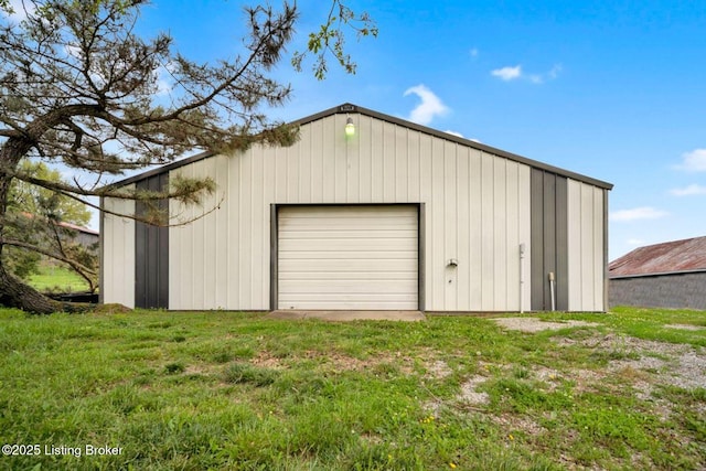 view of detached garage