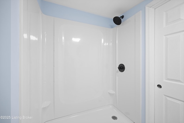 5319 New Cut Rd, Louisville, KY 40214 - bathroom featuring a shower
