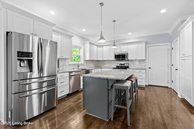 4026 Old Farm Dr, Crestwood, KY 40014 - kitchen featuring appliances with stainless steel finishes, crown molding, white cabinetry, a kitchen island, and a sink