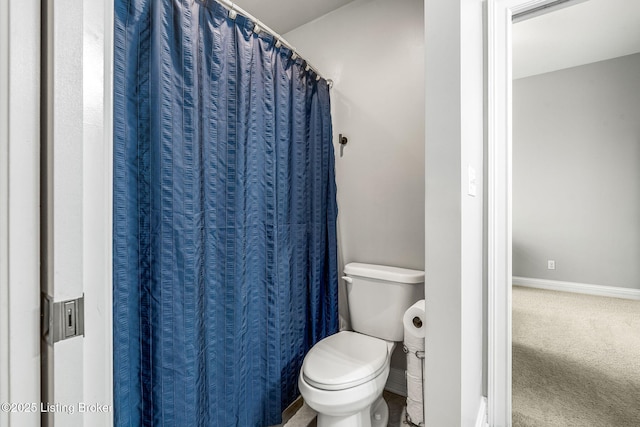 13412 Hampton Cir, Goshen, KY 40026 - bathroom featuring toilet, baseboards, and a shower with curtain