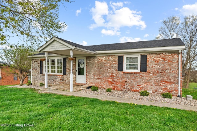224 Murphy Ln, Bloomfield, KY 40008 - ranch-style home with a front lawn and brick siding