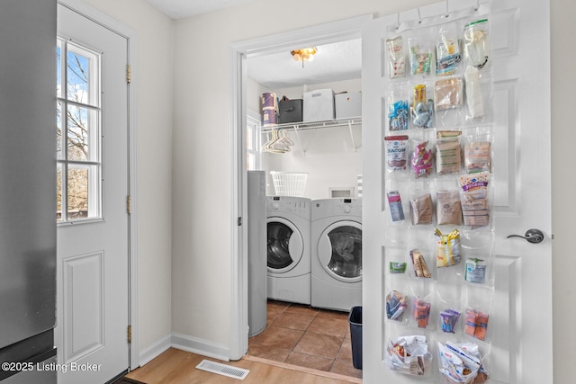 224 Murphy Ln, Bloomfield, KY 40008 - clothes washing area with washer and dryer and baseboards