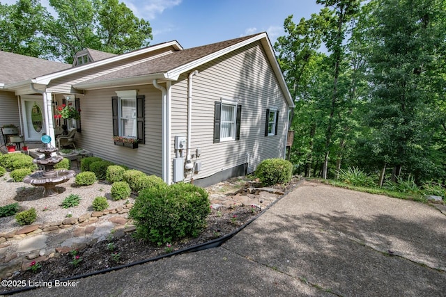 79 Ivy Ct, Brandenburg, KY 40108 - view of side of property featuring a shingled roof and a patio