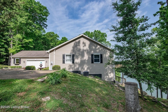79 Ivy Ct, Brandenburg, KY 40108 - view of front of home featuring a front lawn, central air condition unit, and a garage