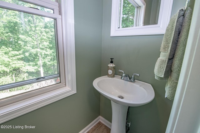 79 Ivy Ct, Brandenburg, KY 40108 - bathroom with baseboards