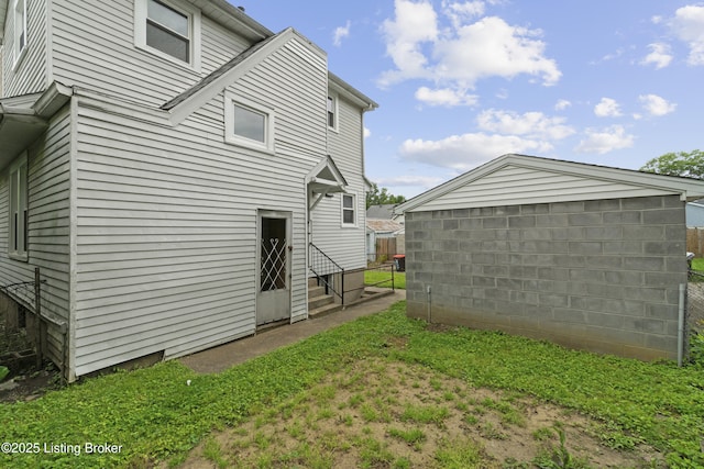 1011 Wetterau Ave, Louisville, KY 40217 - rear view of house featuring entry steps