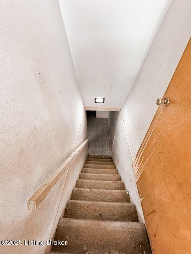 6302 Casper Dr, Louisville, KY 40258 - view of staircase