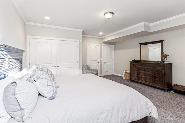 carpeted bedroom with ornamental molding, a closet, recessed lighting, and baseboards