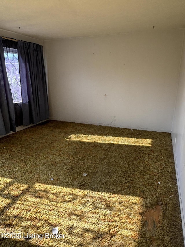 1314 S 36th St, Louisville, KY 40211 - view of carpeted empty room