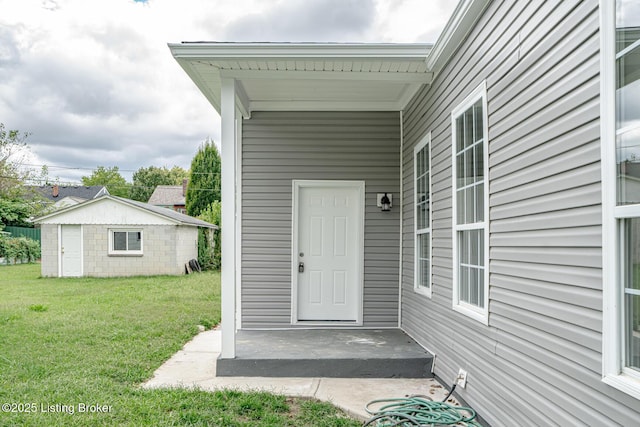 entrance to property featuring a yard