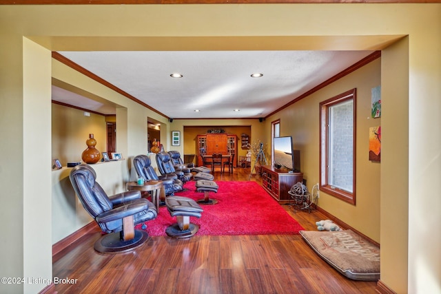 living room featuring ornamental molding, wood finished floors, baseboards, and recessed lighting