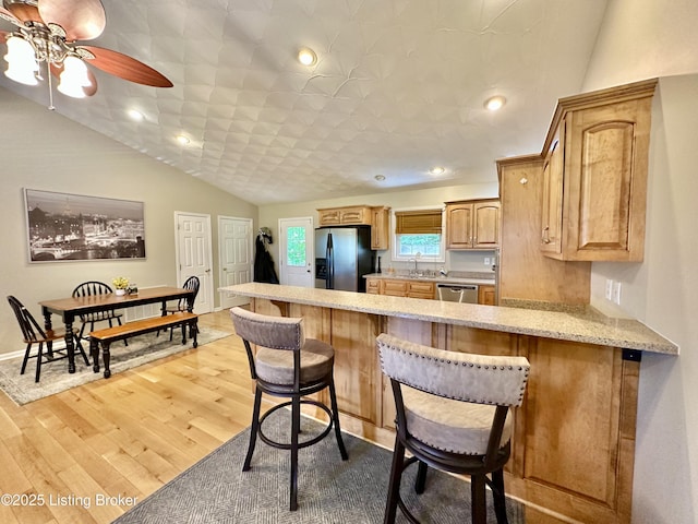 744 Bear Creek Rd, Leitchfield, KY 42754 - kitchen with stainless steel appliances, a sink, lofted ceiling, a peninsula, and ceiling fan