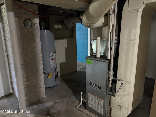 2809 Wyandotte Ave, Louisville, KY 40210 - utility room featuring water heater