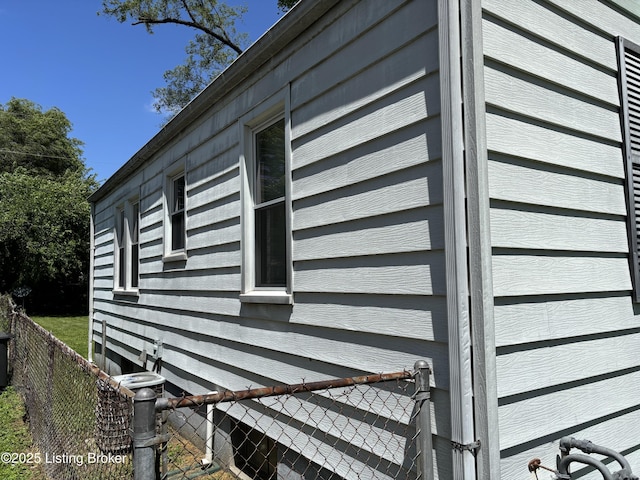 2809 Wyandotte Ave, Louisville, KY 40210 - view of side of property with fence
