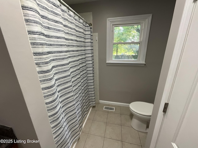 117 Northridge Dr, Bedford, KY 40006 - full bathroom featuring tile patterned flooring, toilet, baseboards, and a shower with curtain