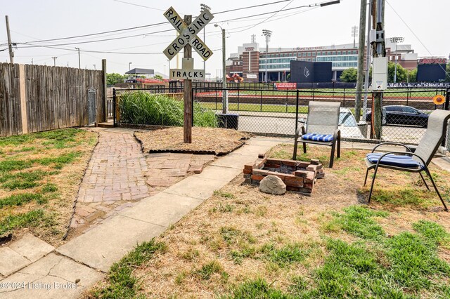 2935 S 3rd St, Louisville, KY 40208 - view of yard featuring fence
