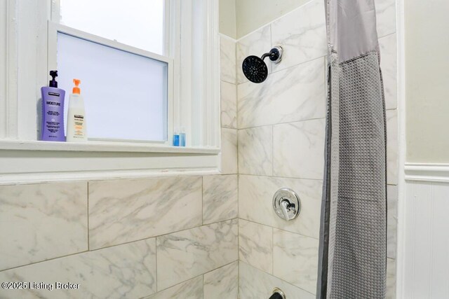 2935 S 3rd St, Louisville, KY 40208 - bathroom with tiled shower
