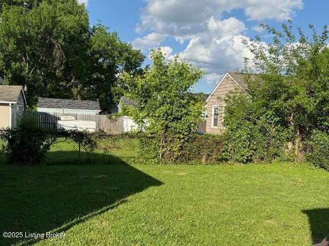 4177 Sherman Ave, Louisville, KY 40213 - view of yard
