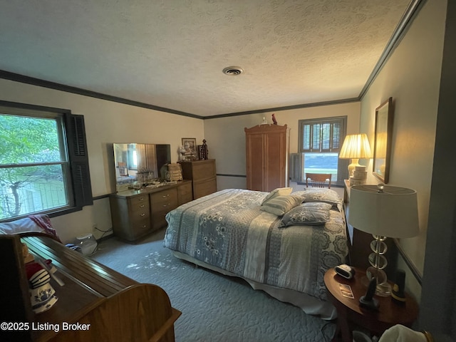 105 Hurstland Ct, Bardstown, KY 40004 - bedroom featuring carpet, ornamental molding, and a textured ceiling