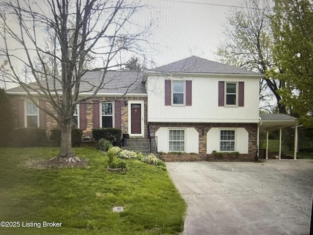 105 Hurstland Ct, Bardstown, KY 40004 - split level home featuring concrete driveway, a front lawn, and an attached carport